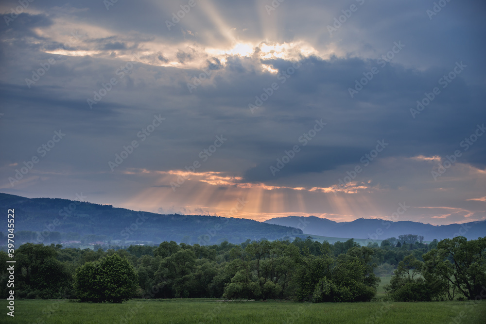 Obraz premium Sunset in Slovak Paradise mountain range, Slovakia