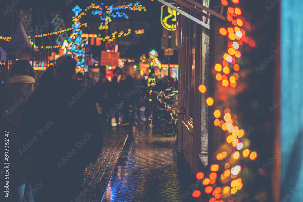 Obraz premium Light night bokeh city blur. Christmas illumination. Festive Christmas fair, winter, new year concept. Abstract background.