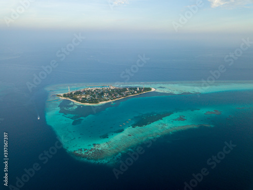 Aerial spherical panorama of tropical paradise beach on tiny Maldives island. Turquoise ocean, white sand, coconut palm trees. © Tobias