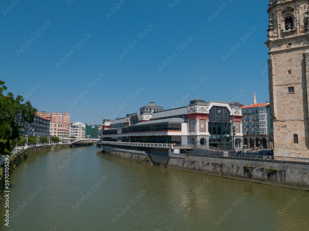 Fototapeta premium Mercado de la Rivera en el Casco Viejo de Bilbao