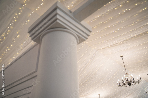 columns in the restaurant