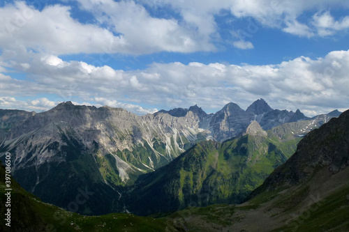 Fototapeta Naklejka Na Ścianę i Meble -  Tribulaun group mountains from Stubai high-altitude hiking trail, lap 8 in Tyrol, Austria