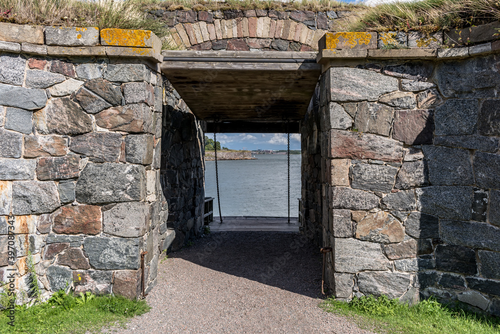 the-main-symbol-of-suomenlinna-kuninkaanportti-king-s-gate-the