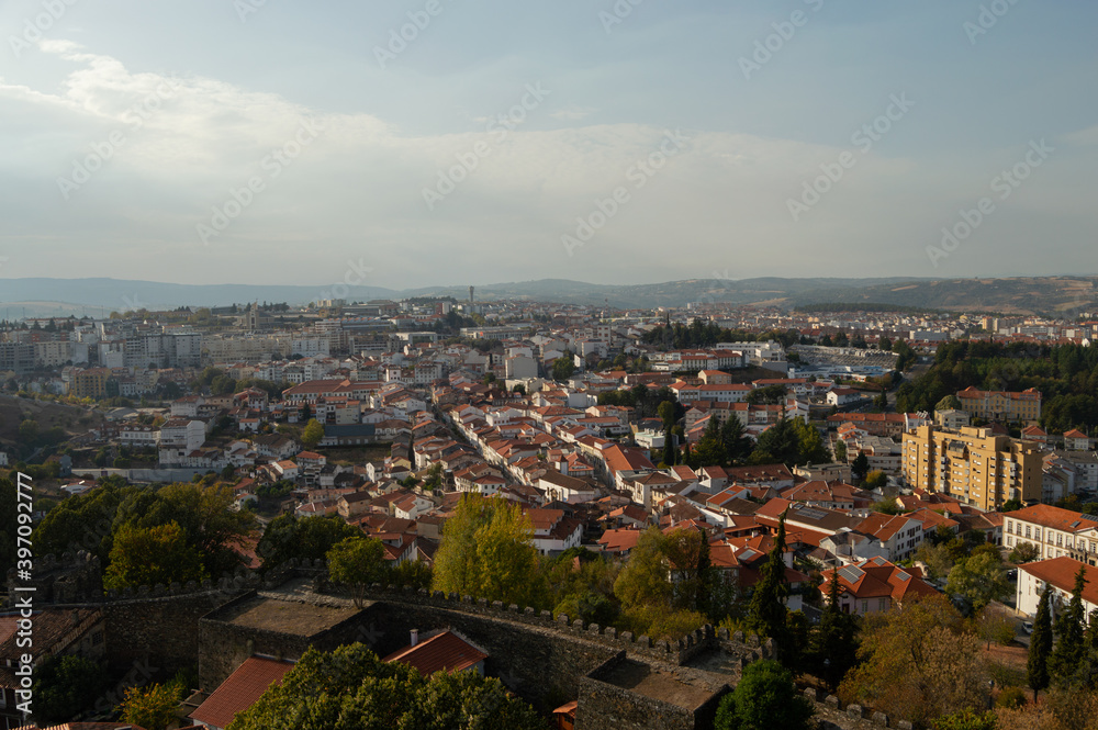 Vista de la ciudad de Braganza en Portugal desde el castillo de la ciudad