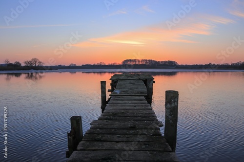 Steg am See im Winter