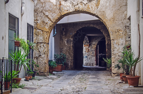 Fototapeta Naklejka Na Ścianę i Meble -  Street of the old town in Palermo, Italy