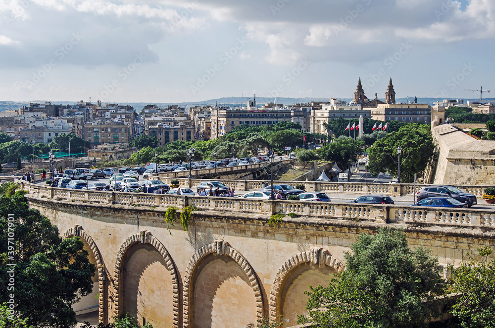 Naklejka premium Busy road in La Valletta, Malta