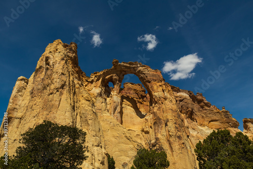 Fotografiet Grosvenor Arch at Grand Staircase-Escalante National Monument, Utah, USA