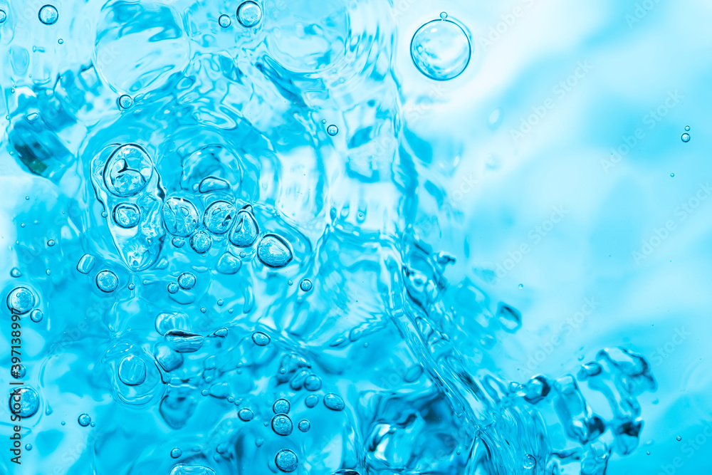 The blue water surface on the swaying shore produces bules. The blue water surface on the swaying shore produces bules.