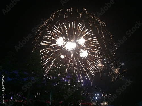 광안리 불꽃축제의 아름다운 폭죽