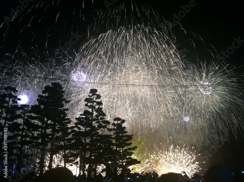 광안리 불꽃축제의 아름다운 폭죽