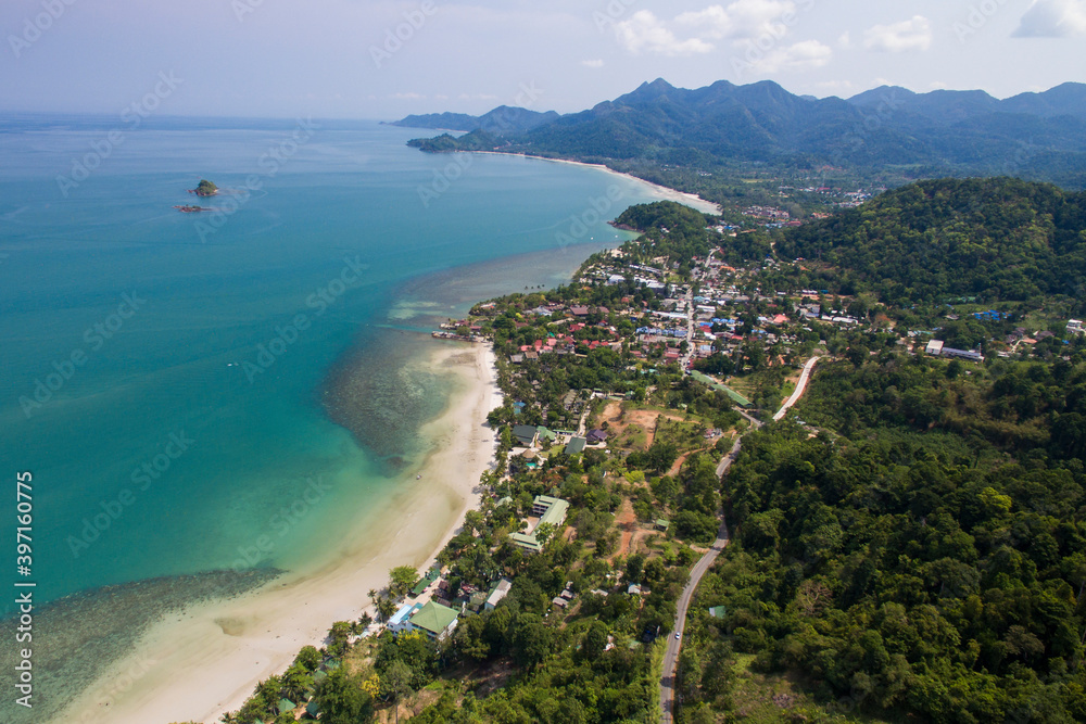 Obraz premium Aerial view of tropical coastline on Koh Chang, Thailand with mountains,jungle and ocean