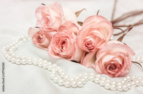 Fototapeta Naklejka Na Ścianę i Meble -  The branch of pink rose on white fabric background

