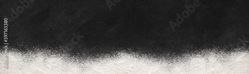 Panel kuchenny z motywem Baking background with flour banner on dark surface with space for text. Top view.