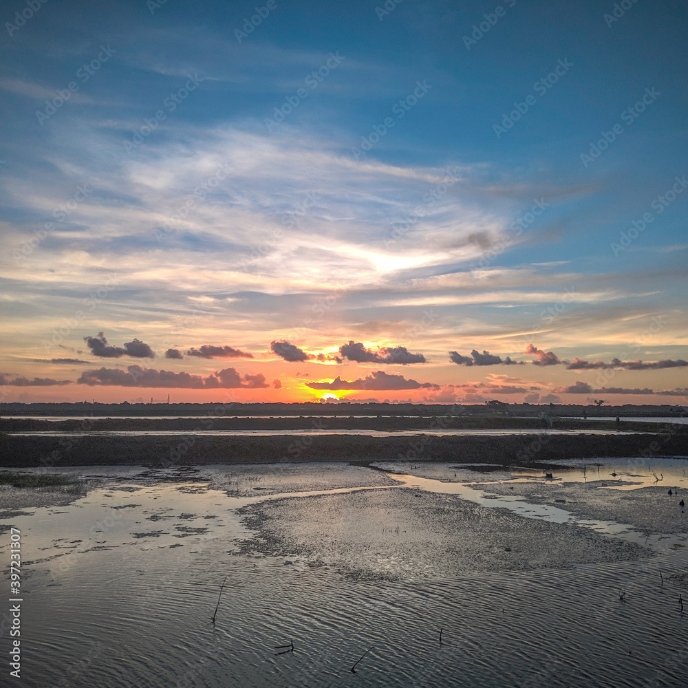 Obraz premium sunset at the fish farm