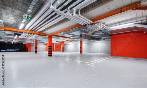 underground parking - free / empty parking spaces - new construction