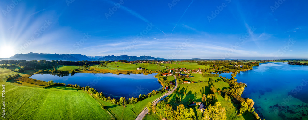 Froschhausen zwischen Froschhauser See und Riegsee, Bayern, Deutschland
