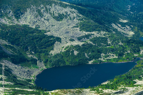 Fototapeta Naklejka Na Ścianę i Meble -  Spectacular view of blue lake in mountain valley
