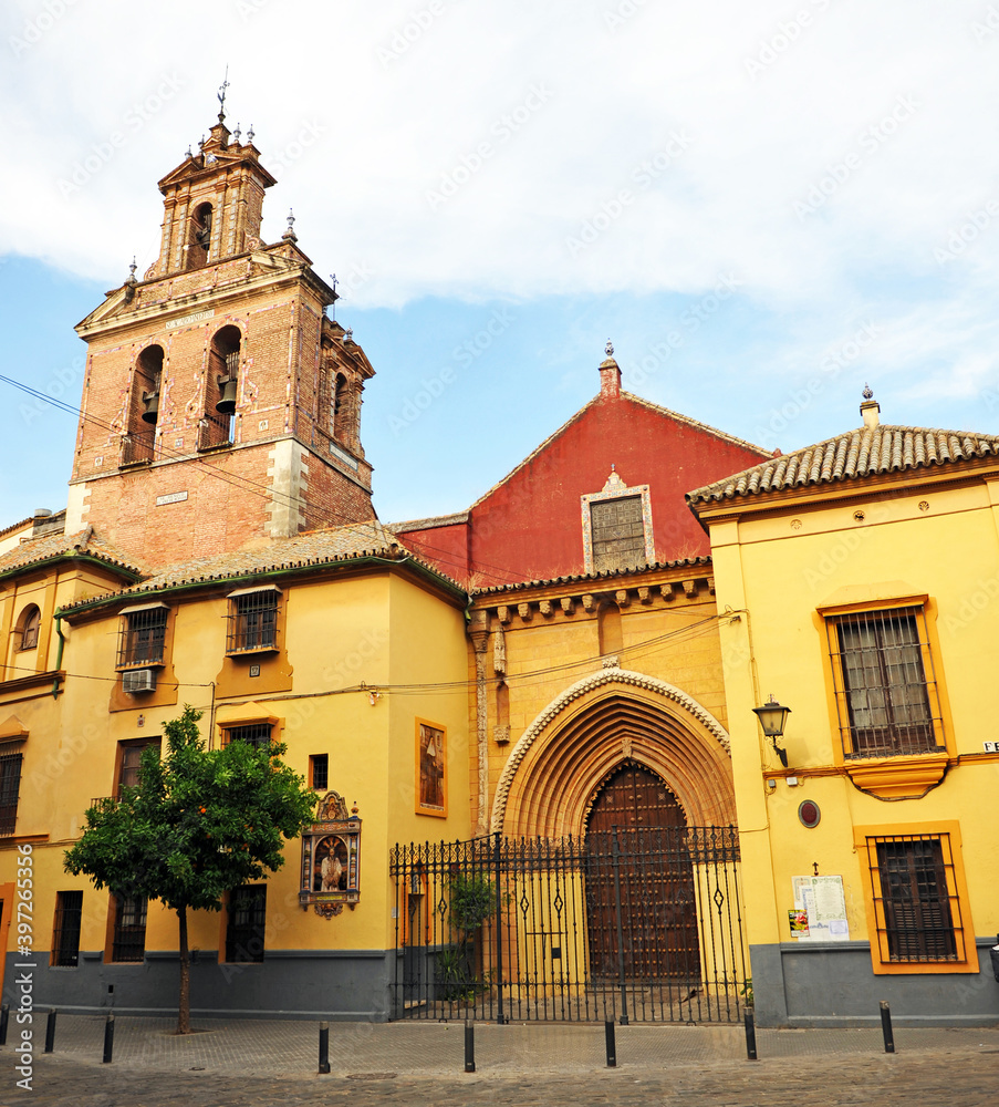Obraz premium Iglesia de San Juan de la Palma o Iglesia de San Juan Bautista en la calle Feria del centro histórico de Sevilla, Andalucía, España