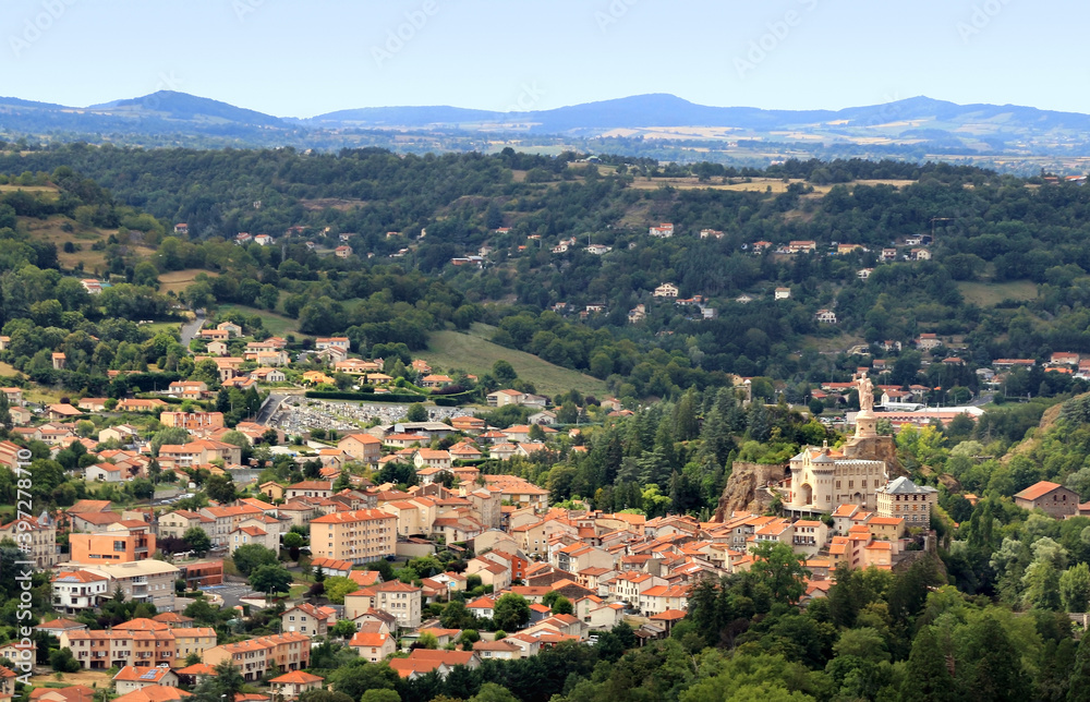 Le petit village de Espaly-Saint-Marcel,  voisin de la ville du Puy-en-Velay.