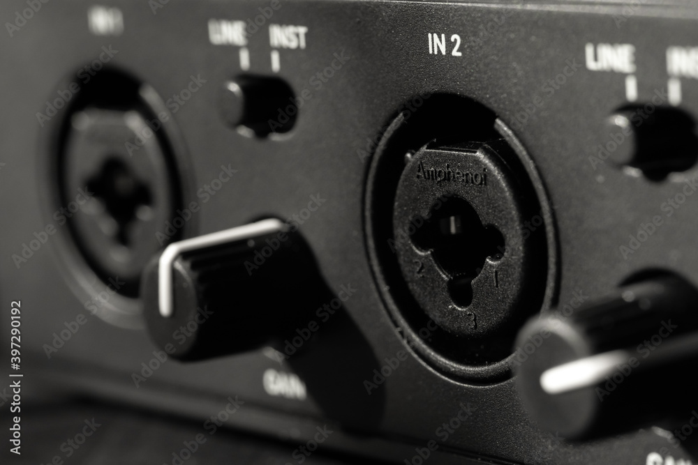 JACK input with microphone volume controls JACK input with microphone volume controls