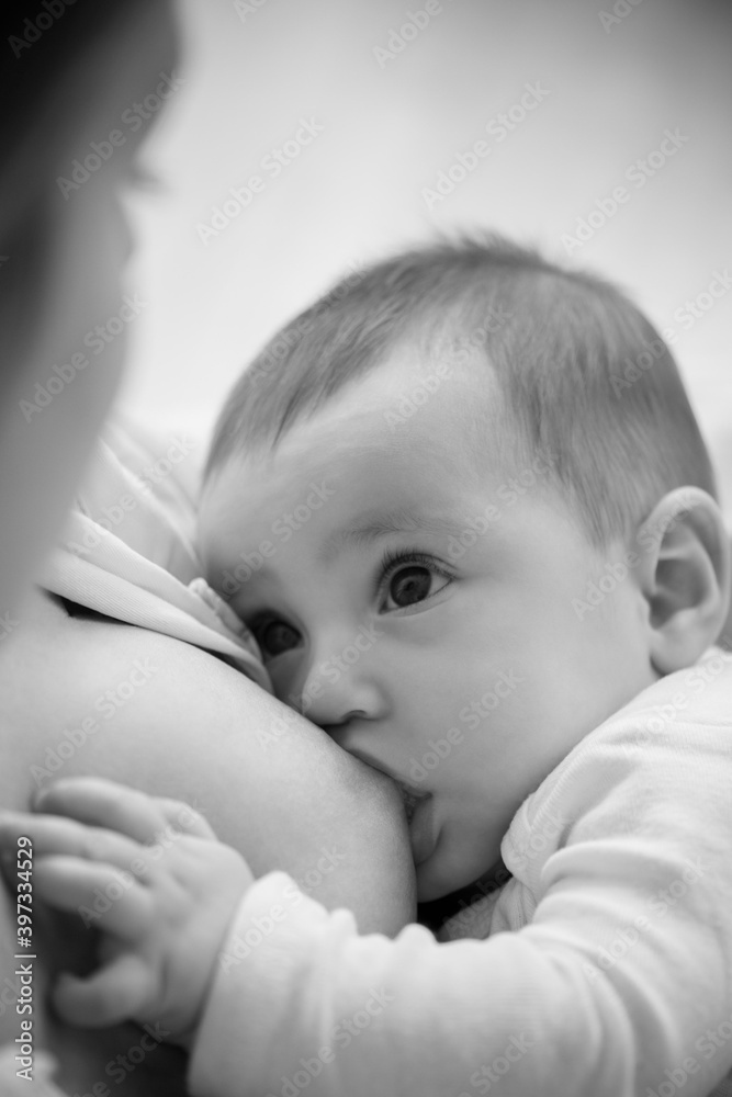 Mother breastfeeding her daughter (2-5 months) Mother breastfeeding her daughter (2-5 months)