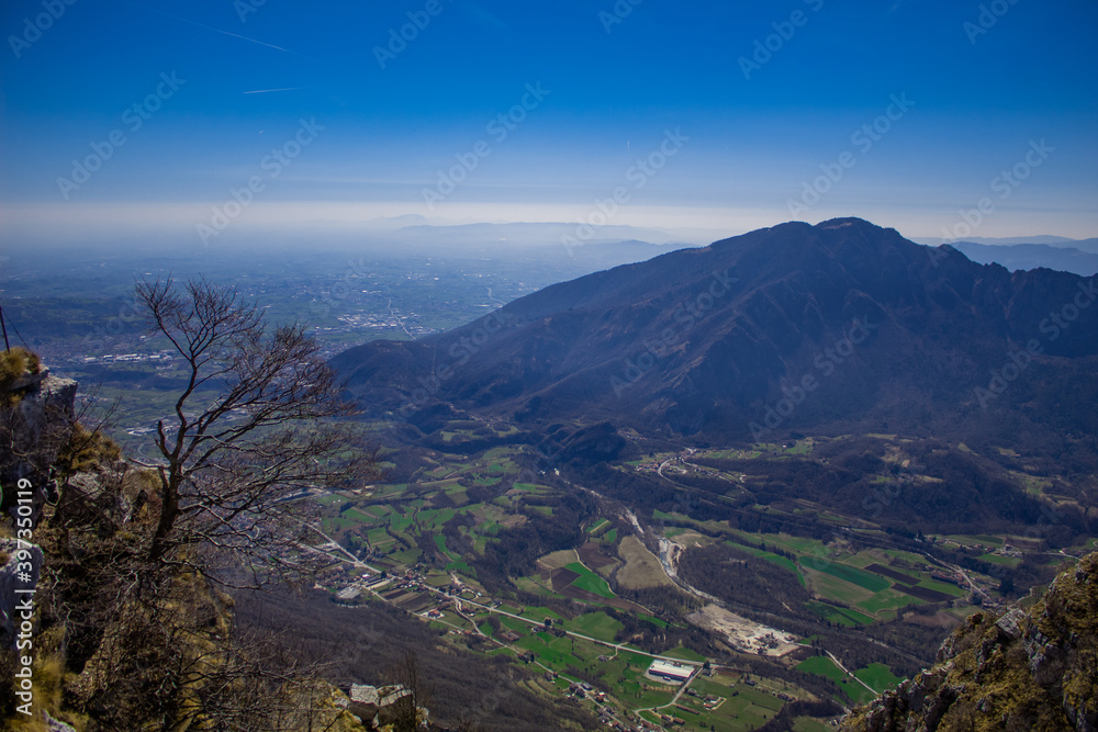 Naklejka premium view from the mountain
