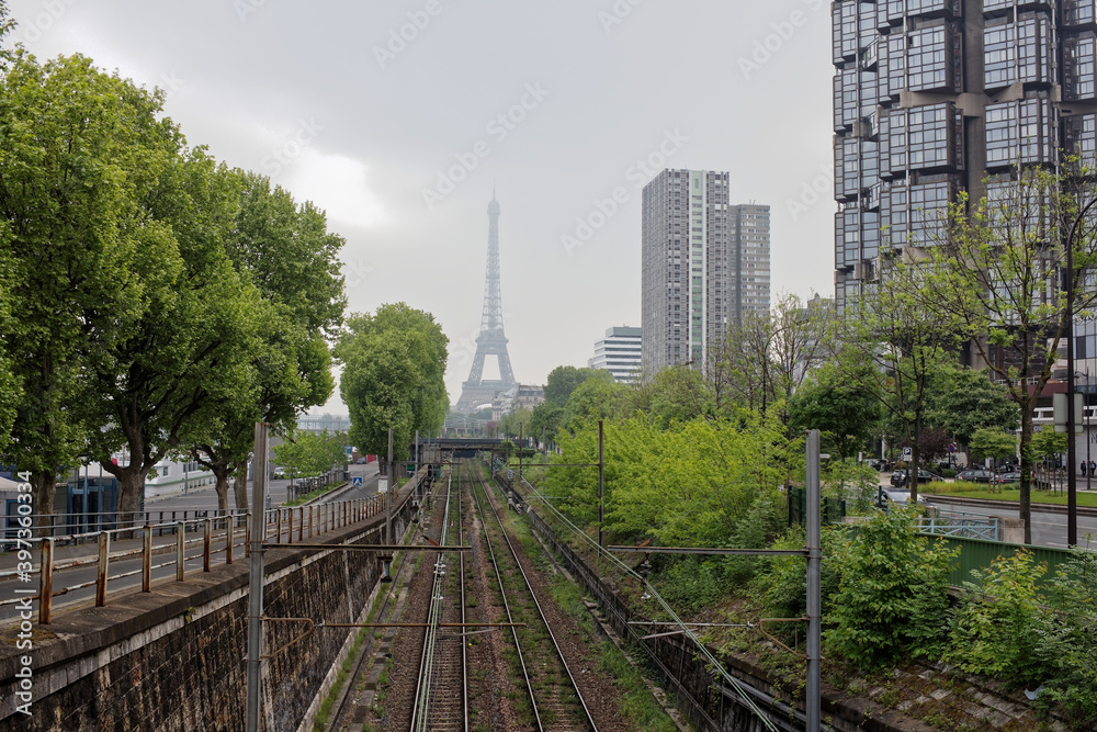 The railway on the Grenelle embankment
