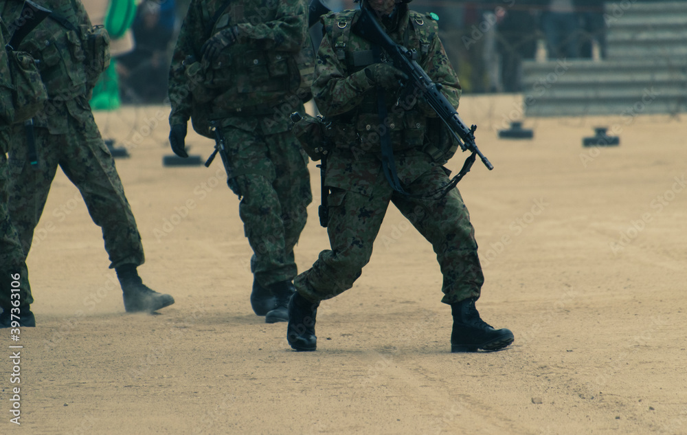 武装した陸上自衛隊の自衛官