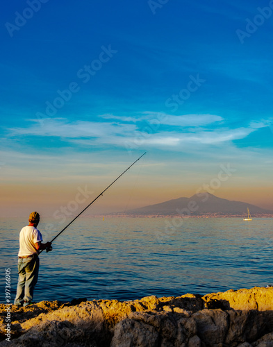 pescatore con vista vesuvio napoli © daniel