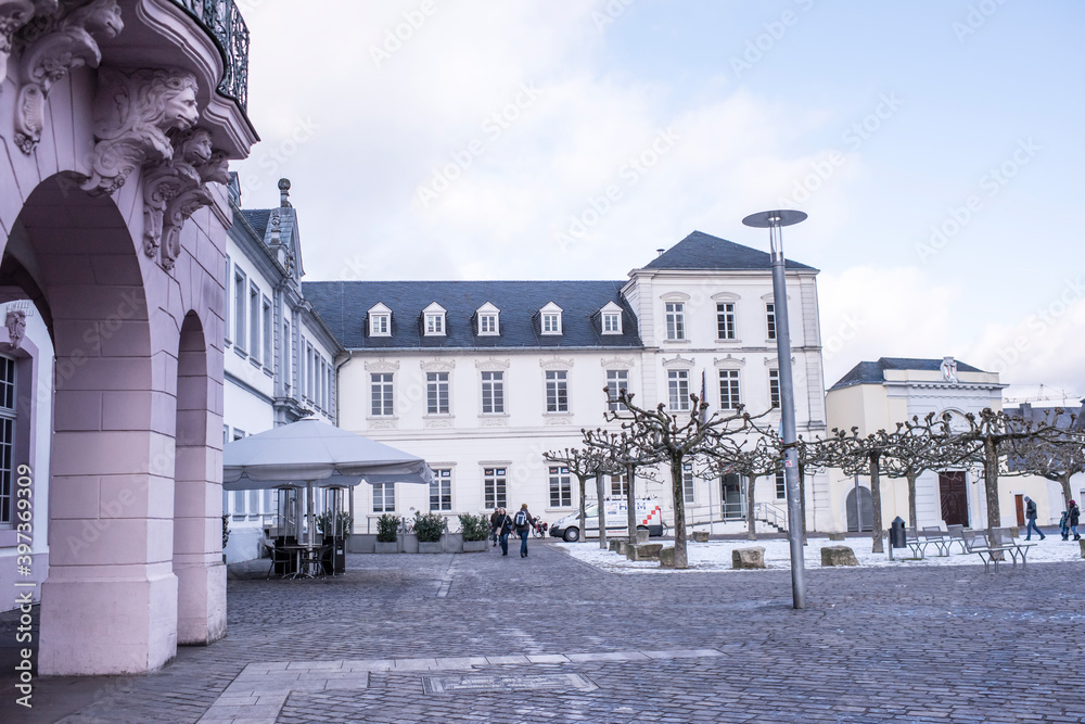 Naklejka premium Square Domfrayhof (Domfreihof). On the square tourists walk