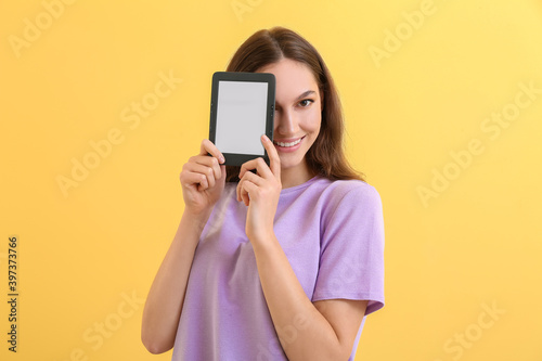 Young woman with e-reader o...