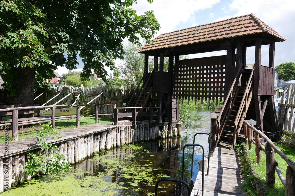 Hafen im Hanseviertel Demmin als mittelalterliche Burg bzw. Stadt und Museumsdorf. Ein Freilichtmuseum in Mecklenburg-Vorpommern. Hafen im Hanseviertel Demmin als mittelalterliche Burg bzw. Stadt und Museumsdorf. Ein Freilichtmuseum in Mecklenburg-Vorpommern.