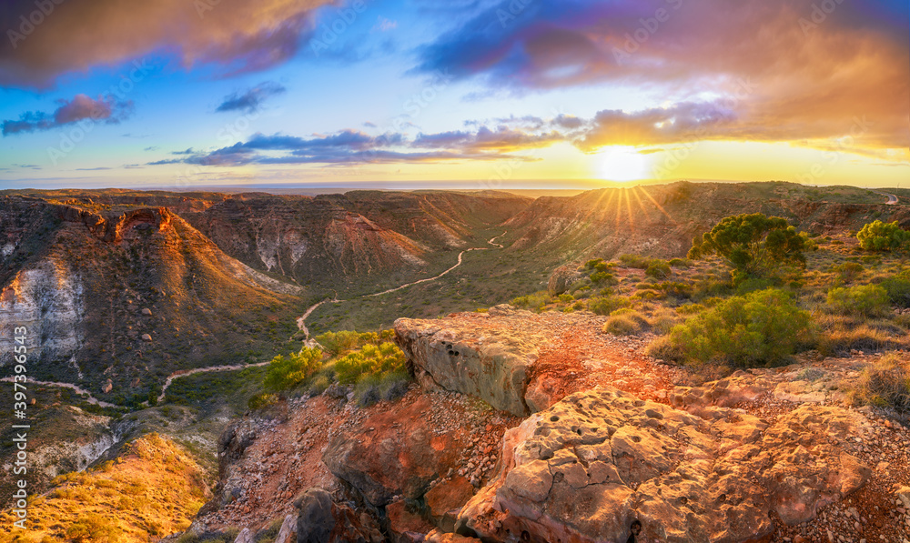 panorama view of sunrise over charles knife canyon, western australia - obrazy, fototapety, plakaty 