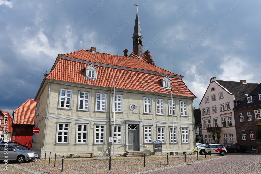 Barockes Rathaus in Dömitz an der Elbe in Mecklenburg-Vorpommern Barockes Rathaus in Dömitz an der Elbe in Mecklenburg-Vorpommern