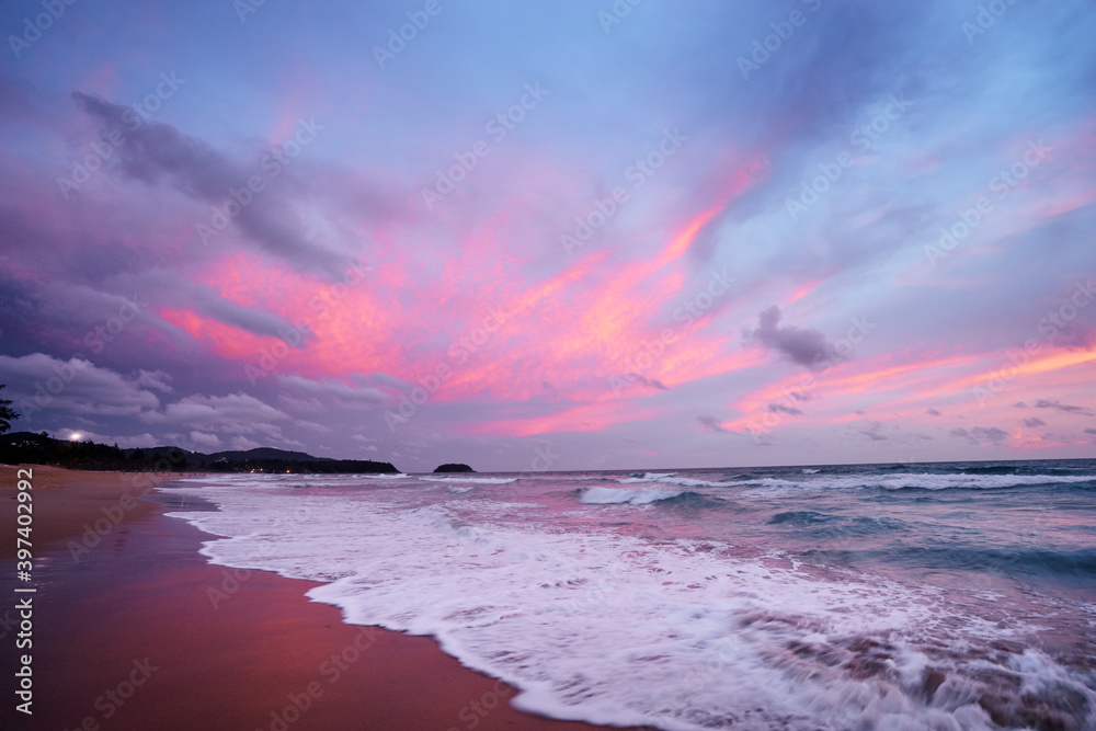Obraz premium Beautiful landscape. Sunset on the sea shore.
