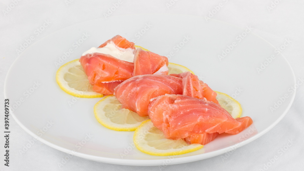 Lightly salted salmon with lemon slices Lightly salted salmon with lemon slices