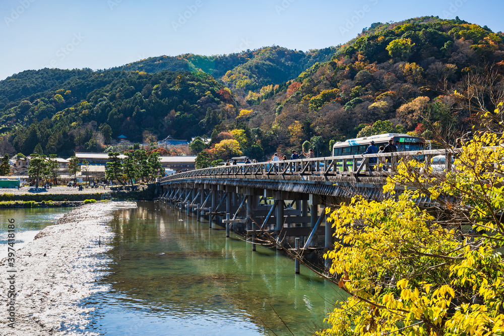 秋の京都　嵐山　渡月橋