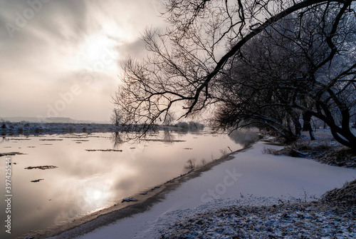 Rzeka Biebrza w zimowej szacie, Podlasie, Polska © podlaski49