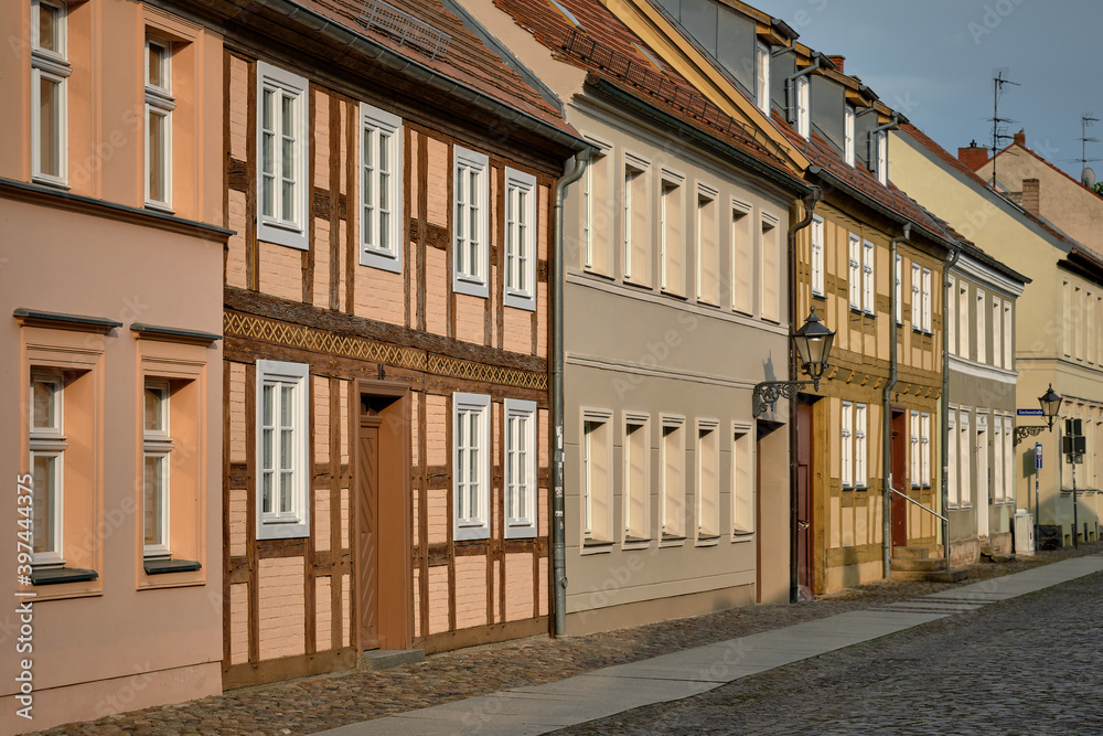 Altstadt-Ensemble mit denkmalgeschützten Fachwerkhäusern in der Neuruppiner Poststrasse