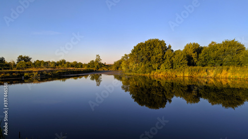 Obraz na płótnie lake in autumn w salonie