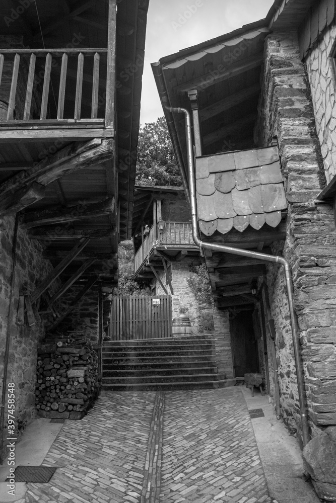 Obraz premium old abandoned house