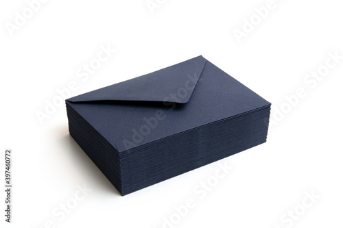Papierumschläge im Stapel, Briefumschlag, Farbe blau, dunkelblau