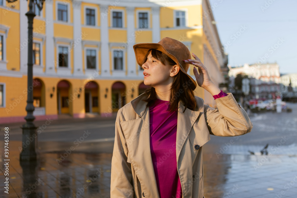 Fototapeta premium Fashion Woman in city after rain