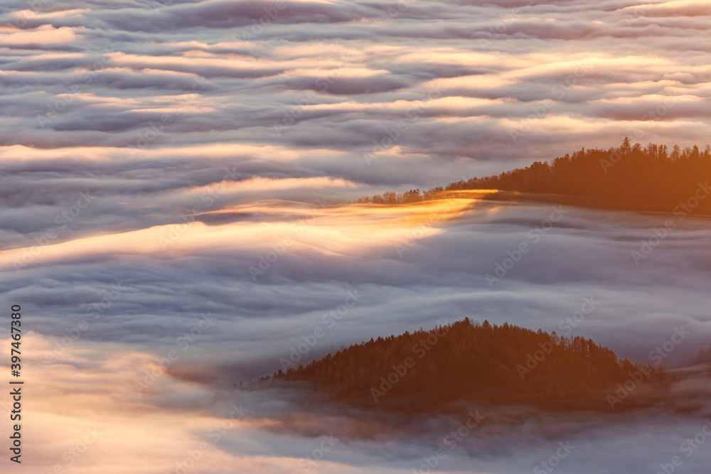 Brouillard et lever du soleil sur les Vosges