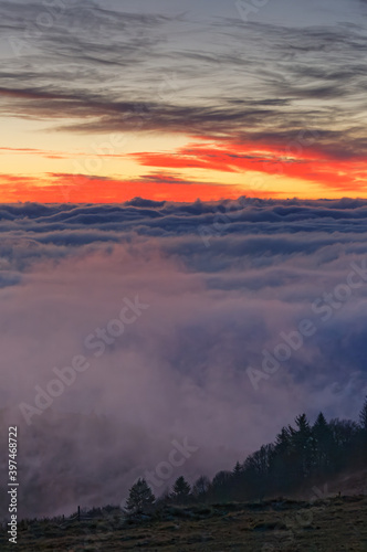 Lever de soleil et brouillard sur les Vosges