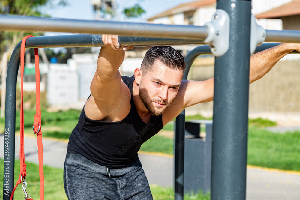 Obraz premium A man doing sports in the park