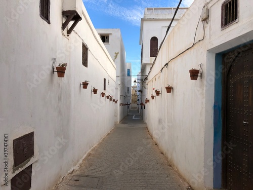 Fototapeta Naklejka Na Ścianę i Meble -  old alley with vases in Rabat, Morocco