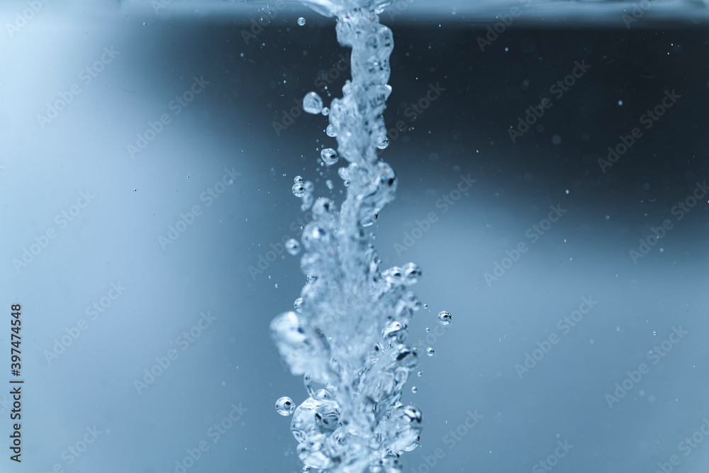 Fototapeta premium 水中を漂う気泡 