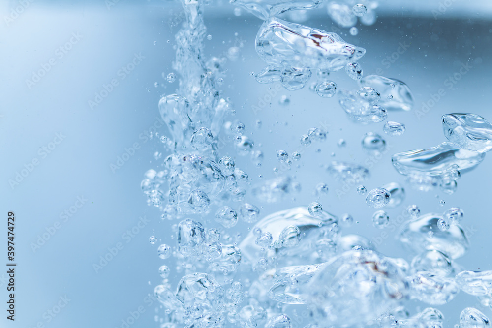 水中を漂う気泡
水中を漂う気泡